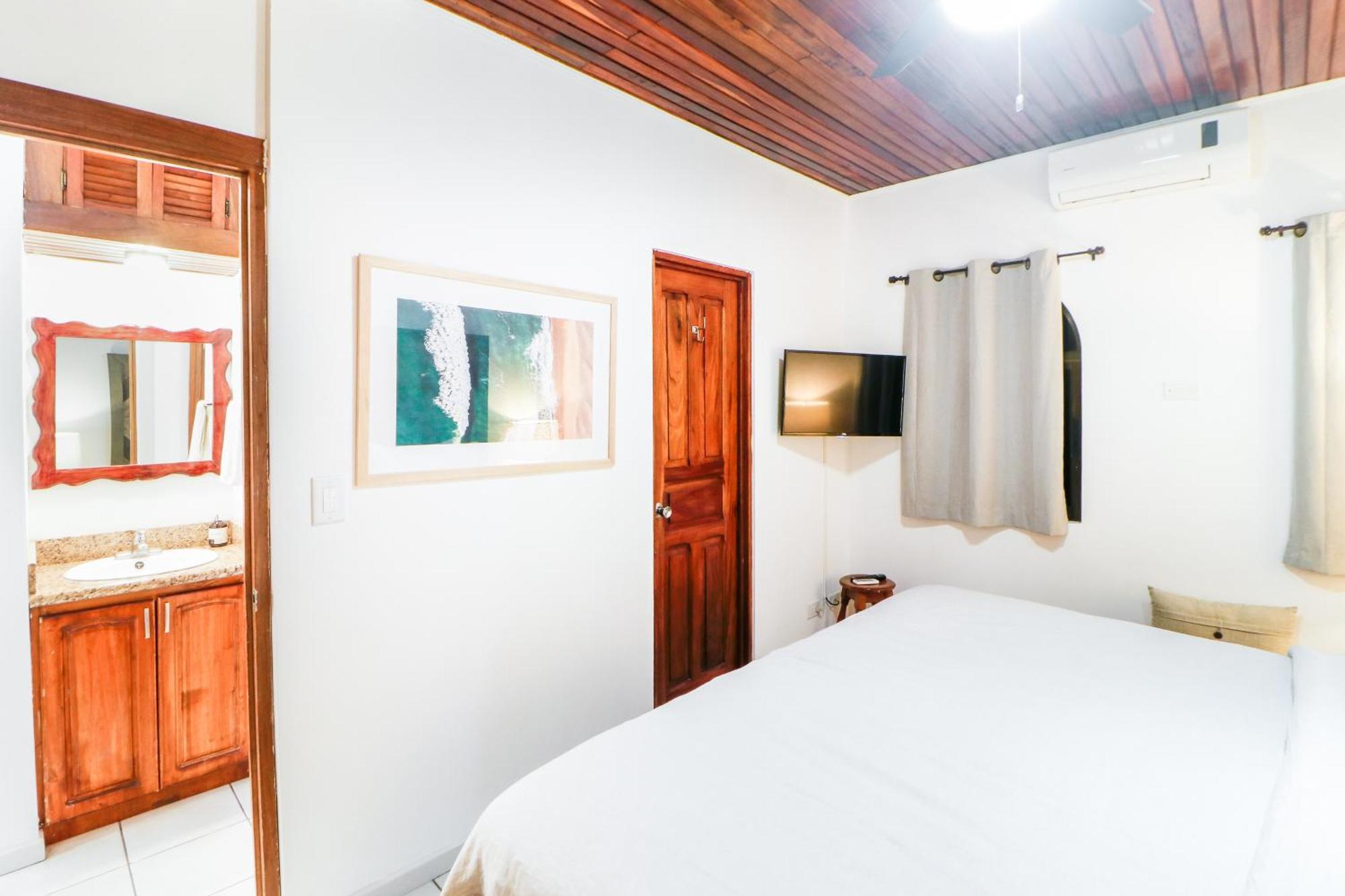 Flamingo Marina Resort Pacific North Coast Room photo